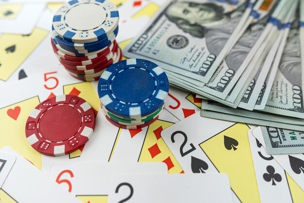 American Roulette table layout and wheel